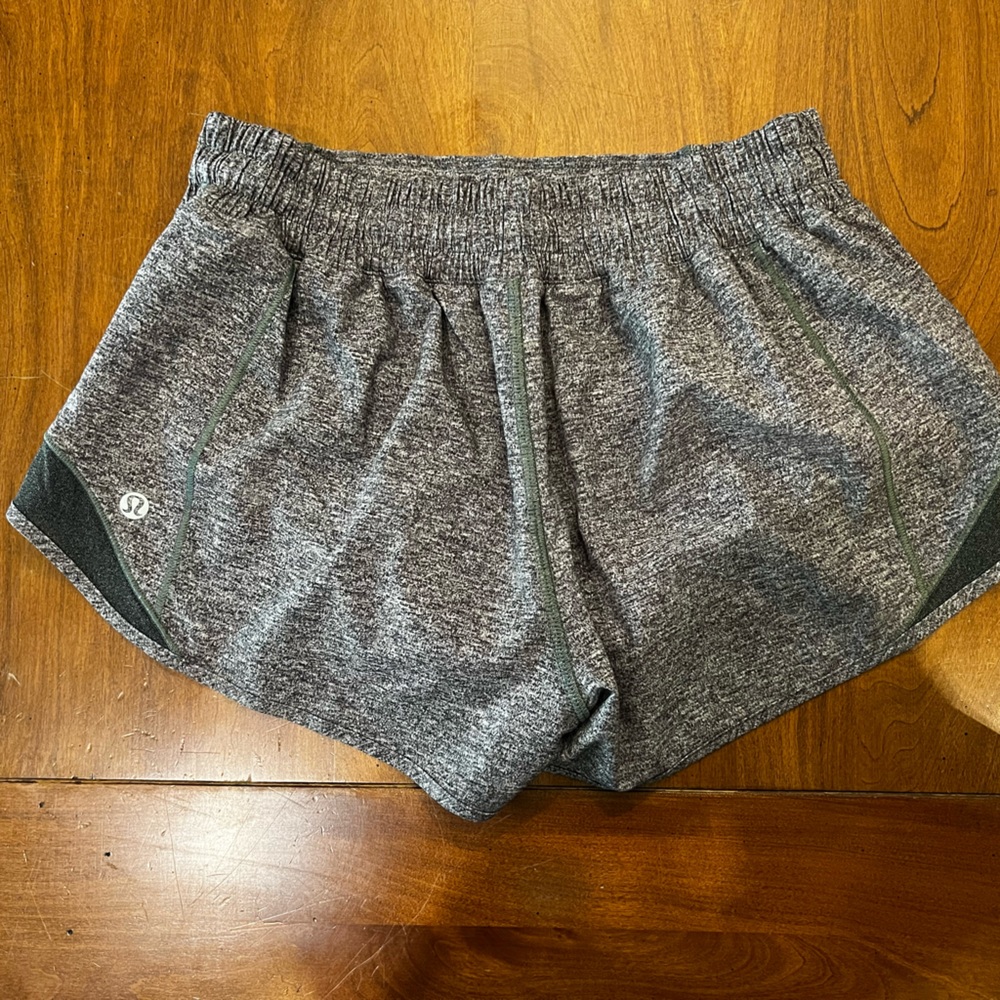 lululemon hotty hot short 2.5”